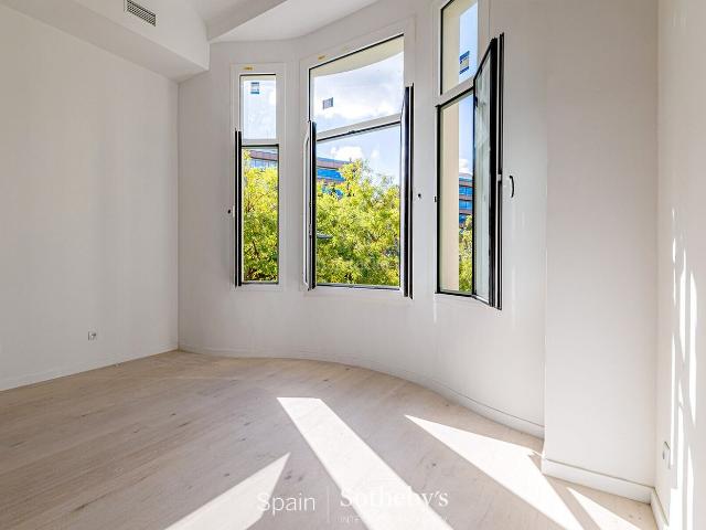 Ático en venta en Barcelona, Sant Gervasi Galvany. Un ático único en Tres Torres techos altos, obra nueva y terraza de 150 m. Áticos.