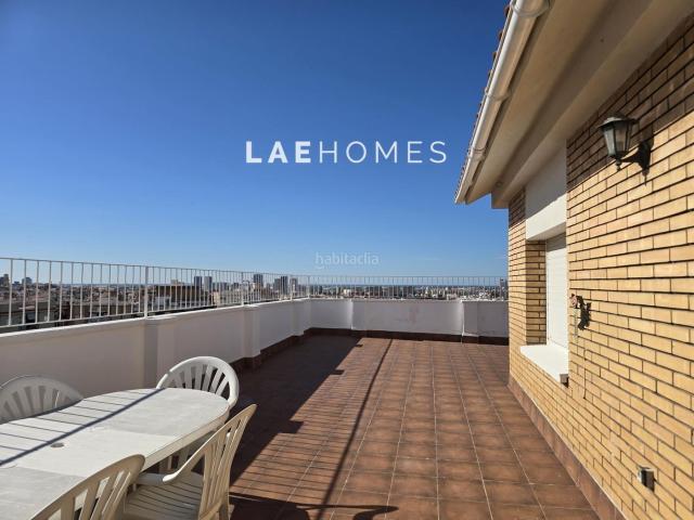 Ático en venta en Barcelona, Sant Ramon Maternitat. Exclusivo ático con gran terraza panorámica y apartamento independiente junto al Camp Nou Barcelona. Áticos.