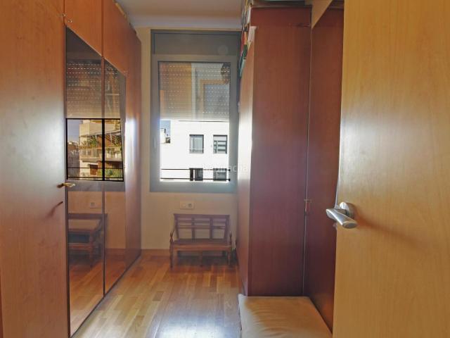 Ático en venta en Barcelona, Poblenou. Exclusivo piso exterior en la última planta de edificio moderno en la Rambla de Poblenou. Áticos.