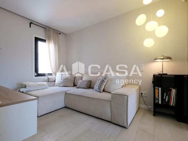 Ático en venta en Barcelona, Porta. GRAN OPORTUNIDAD!. Áticos.