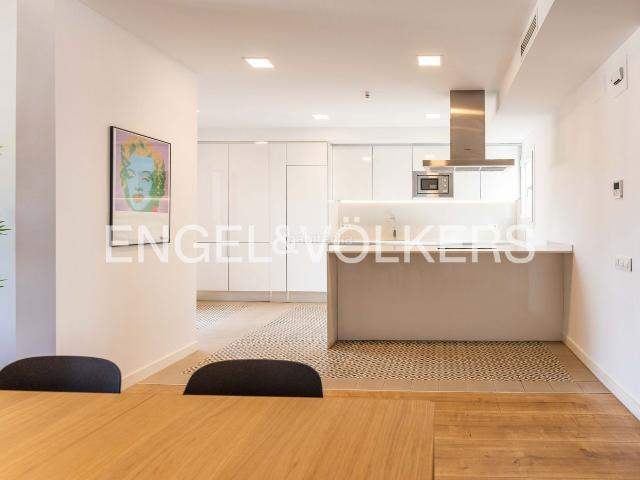 Ático en venta en Barcelona, Putget Farró. Ático reformado con terraza, doble orientación y vistas panorámicas en General Mitre. Áticos.