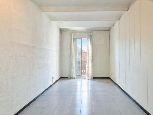 Ático en venta en Barcelona, Raval. Ático con Amplia Terraza y Vistas en El Raval, Barcelona 245.000. Áticos.