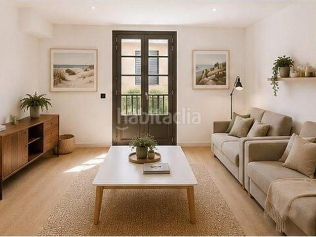Ático en venta en Barcelona, Raval. Piso luminoso y reformado con terraza privativa!. Áticos.