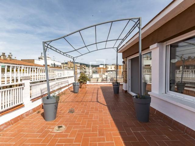 Ático en venta en Barcelona, Vila de Gràcia. Ático reformado con espectacular terraza en Villa de Gracia. Áticos.