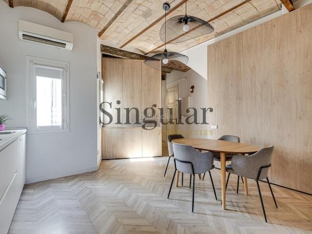 Ático en venta en Barcelona, Vila de Gràcia. Encantador inmueble en el corazón del Quadrat dOr de lEixample. Áticos.