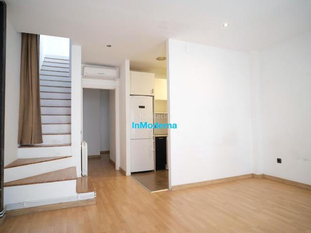 Ático en venta en Barcelona, Vila de Gràcia. ESTUPENDO ATICO EN PRIMER PISO CON ESCALERA PROPIA Y TERREZA 40M2 EN EL CORAZÓN DE GRÀCIA. Áticos.