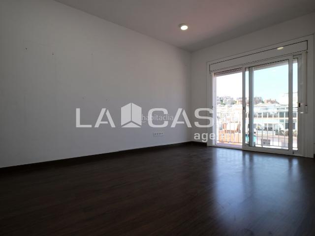 Ático en venta en Barcelona, Vilapicina Torre Llobeta. ATICO REFORMADO CON ASCENSOR Y TERRAZA. Áticos.