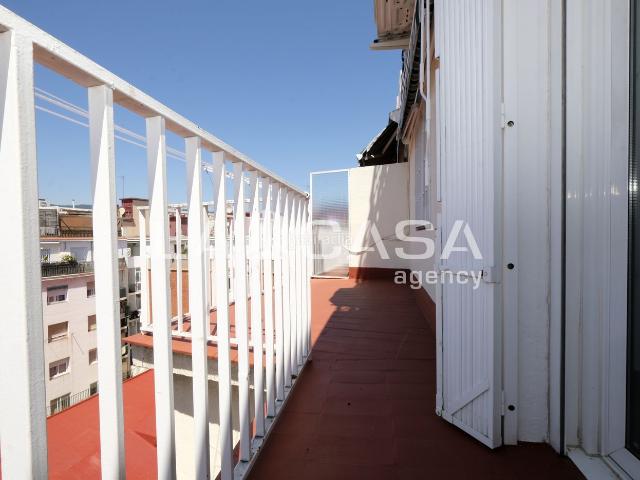 Ático en venta en Barcelona, Vilapicina Torre Llobeta. ÁTICO REFORMADO CON TERRAZA Y VISTAS AL TIBIDABO. Áticos.