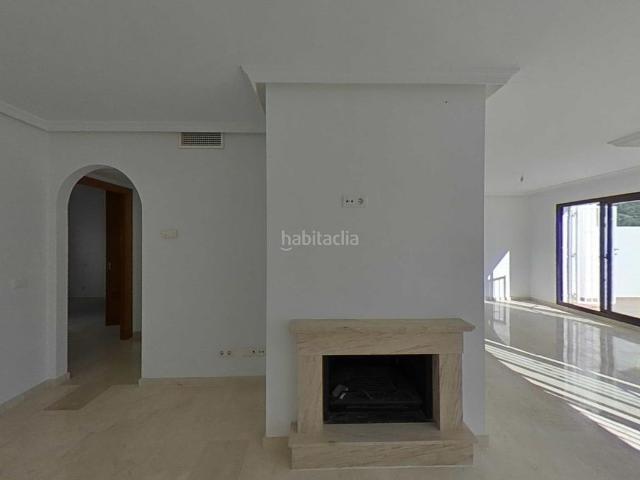 Ático en venta en Benahavís, Benahavís pueblo. Venta de Vivienda en Benahavís, Málaga. VIVIENDA ALQUILADA, IDEAL PARA INVERSORES. Áticos.