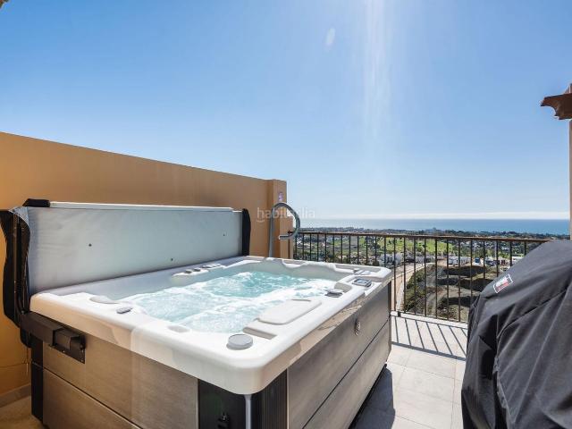 Ático en venta en Benahavís, El Paraíso. Excelente Ático con Impresionantes Vistas al Mar en Urbanización de Reciente Construcción. Áticos.