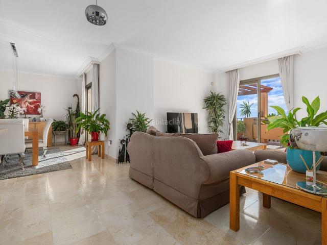 Ático en venta en Benahavís, El Paraíso. FANTASTICO ATICO DE 3 DORMITORIOS CON VISTAS PANORAMICAS. Áticos.