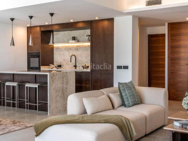 Ático en venta en Benahavís, La Quinta. Ático de Lujo con Vistas al Mar en Altos de la Quinta: Elegancia y Exclusividad en la Costa del Sol. Áticos.