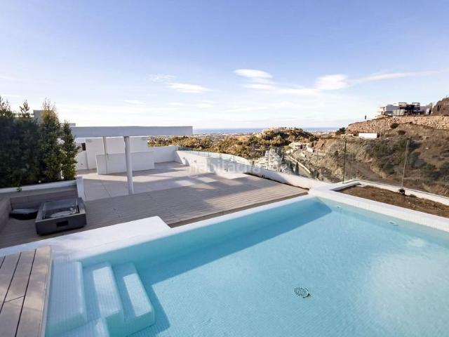 Ático en venta en Benahavís, La Quinta. En Benahavis ubicado entre Marbella La Zagaleta. Áticos.