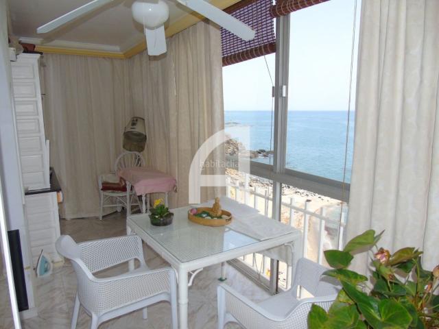 Ático en venta en Benalmádena, Torremuelle. APARTAMENTO EN PRIMERA LÍNEA DE PLAYA CON INCREIBLES VISTAS PANORÁMICAS AL MAR. Áticos.