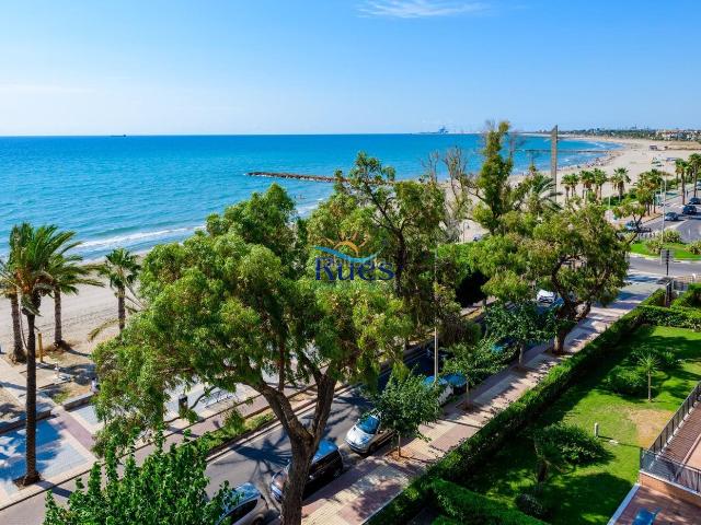 Ático en venta en Benicasim Benicàssim, La Curva. En Benicasim Castellón Espectacular Ático Frontal, frente al Mar Mediterráneo. Áticos Benicasim.
