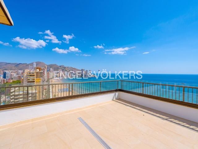 Ático en venta en Benidorm, Playa Levante. Exclusivo ático reformado frente a la playa de Levante, Benidorm. Áticos.