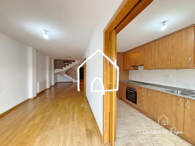 Ático en venta en Begues. Amplio y luminoso dúplex en Begues con parking y excelente orientación. Áticos.