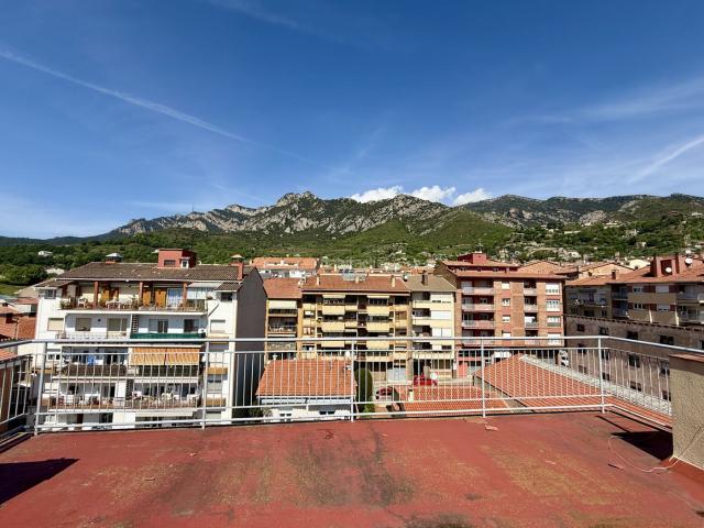 Ático en venta en Berga. ¡Atico de 100m2 + 60m2 de terraza! Vistas espectaculares. Sin vecinos encima. Áticos.
