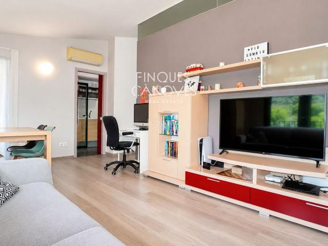Ático en venta en Bescanó. Exclusivo dúplex con altillo, garaje y vistas a la mantaña en Bescanó 118 m construidos. Áticos.