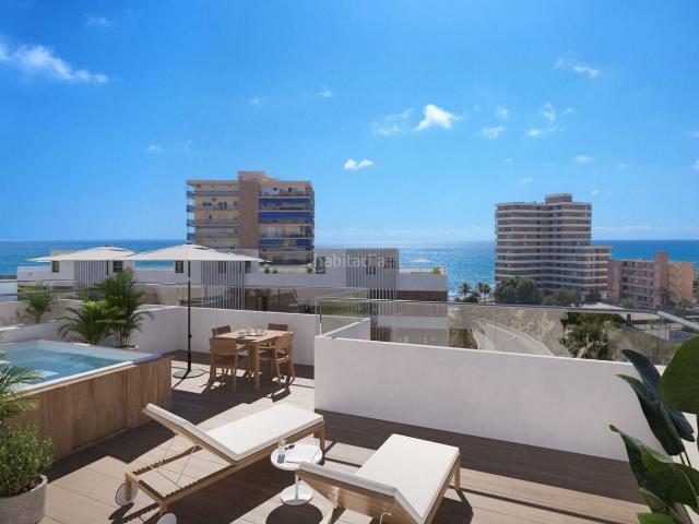 Ático en venta en Campello el, Playa Muchavista. Ático de 3 dormitorios y 2 baños con piscina y jardín en El Campello. Áticos Campello.