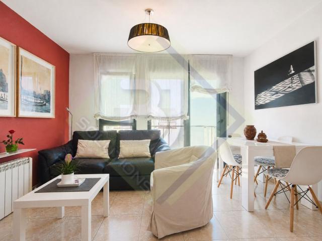 Ático en venta en Canet de Mar. PRECIOSO ÁTICO DÚPLEX DE 108 m EN EL CENTRO DE CANET PARA ENTRAR A VIVIR 3 HABITACIONES Y BUHARDILLA GRAN TERRAZA PRIVADA PARK. Áticos Canet de.