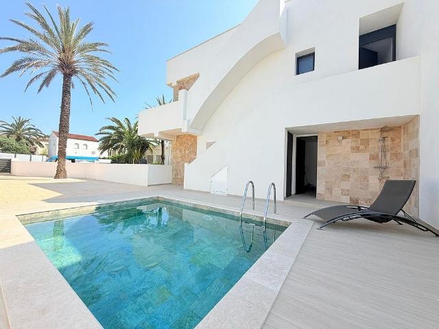 Ático en venta en calle Badia, Castelló d´Empúries, de 81 m² 3 habitaciones por 490.000