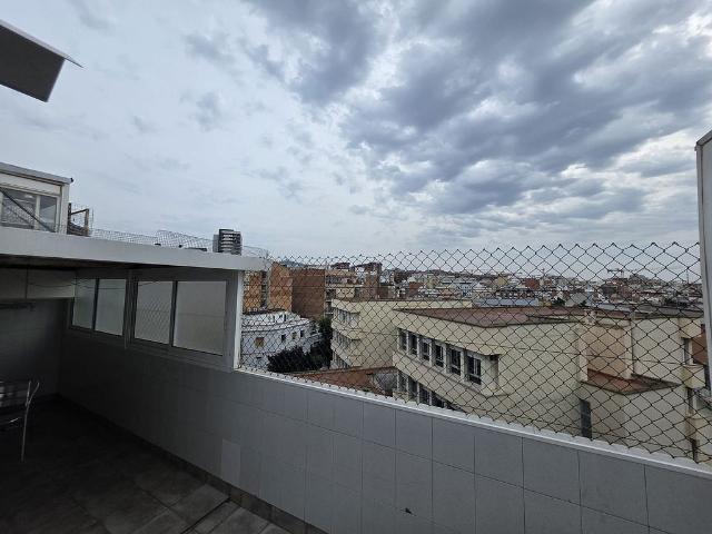 Ático en venta en calle D'alacant, Hospitalet de Llobregat, L´, de 70 m² 3 habitaciones por 370.000