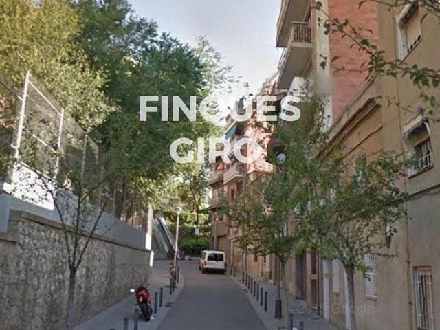 Ático en venta en calle D'ausona, Barcelona, de 55 m² 3 habitaciones por 70.000