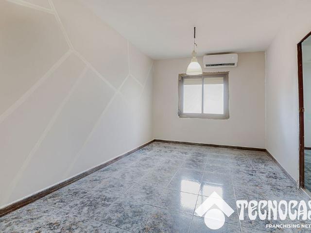 Ático en venta en calle De Terra Baixa, Hospitalet de Llobregat, L´, de 54 m² 2 habitaciones por 179.000