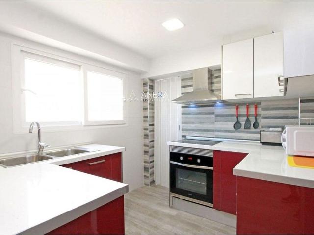 Ático en venta en calle De Cantàbria, Barcelona, de 78 m² 4 habitaciones por 350.000