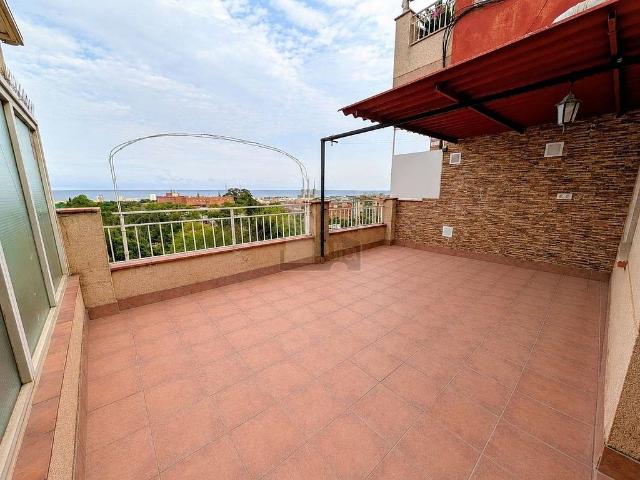Ático en venta en calle De Catalònia, Badalona, de 75 m² 2 habitaciones por 235.000