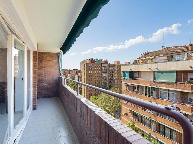 Ático en venta en calle De Fluvià, Barcelona, de 76 m² 4 habitaciones por 425.000
