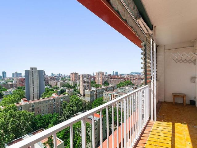 Ático en venta en calle De Guipúscoa, Barcelona, de 128 m² 4 habitaciones por 480.000