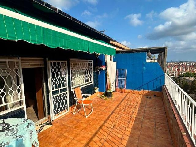 Ático en venta en calle De Juan Valera, Badalona, de 58 m² 2 habitaciones por 185.000