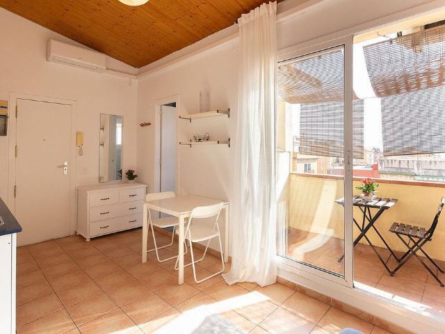 Ático en venta en calle De la Vila Joiosa, Barcelona, de 25 m² 1 habitación por 230.000
