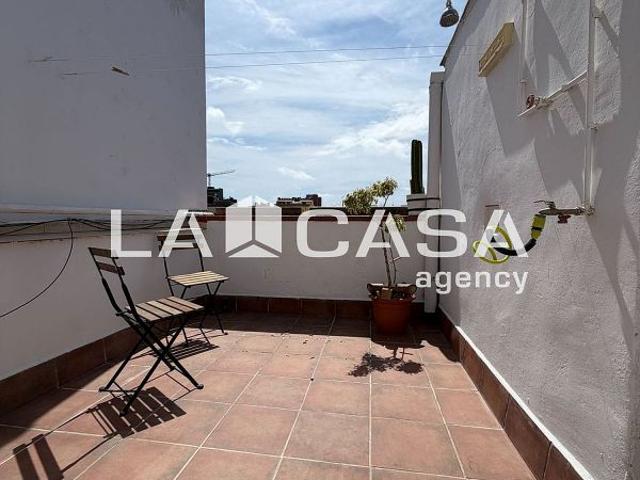 Ático en venta en calle De la Camèlia, Badalona, de 88 m² 2 habitaciones por 255.000