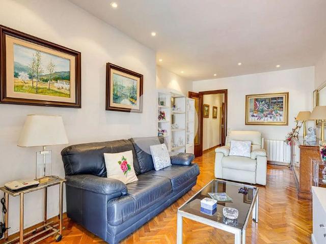 Ático en venta en calle De la Diputació, Barcelona, de 75 m² 3 habitaciones por 490.000
