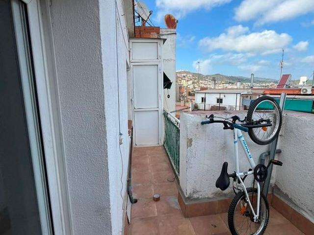 Ático en venta en calle De la Mare de Déu de Lorda, Barcelona, de 51 m² 3 habitaciones por 195.000