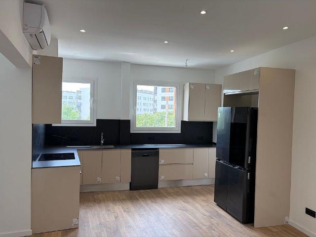 Dúplex en venta en calle De Laureà Miró, Sant Feliu de Llobregat, de 120 m² 4 habitaciones por 530.000