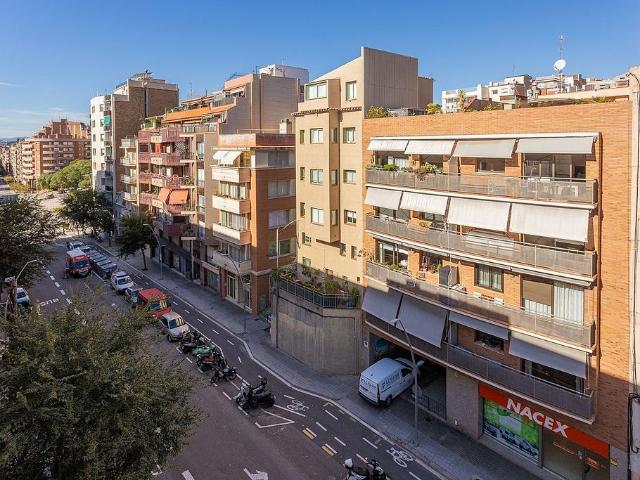 Ático en venta en calle De Les Camèlies, Barcelona, de 44 m² 1 habitación por 280.000