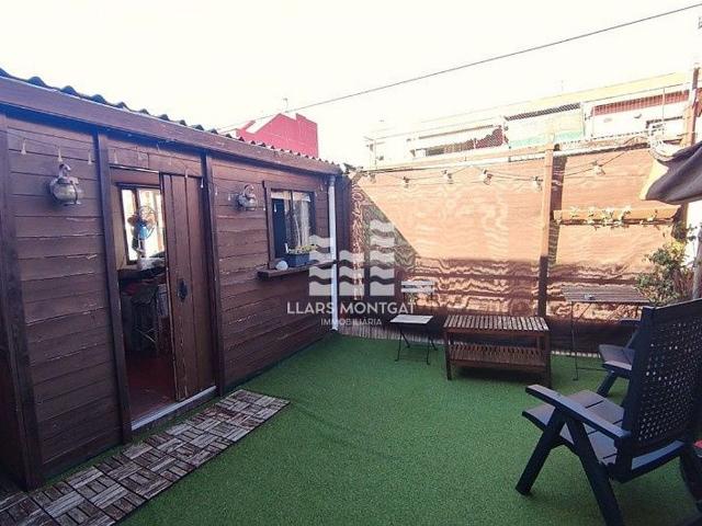 Ático en venta en calle De Núria, Badalona, de 55 m² 1 habitación por 220.000