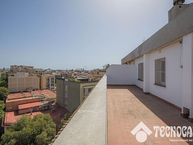 Ático en venta en calle De Rocafort, Barcelona, de 130 m² 3 habitaciones por 790.000