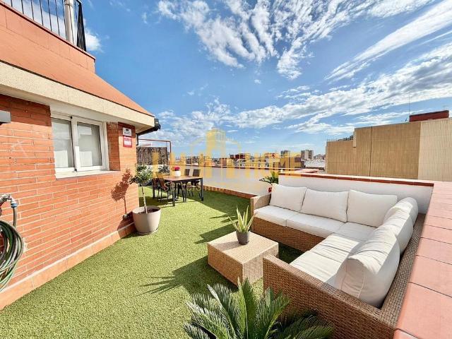 Ático en venta en calle De Rodés, Hospitalet de Llobregat, L´, de 72 m² 2 habitaciones por 415.000