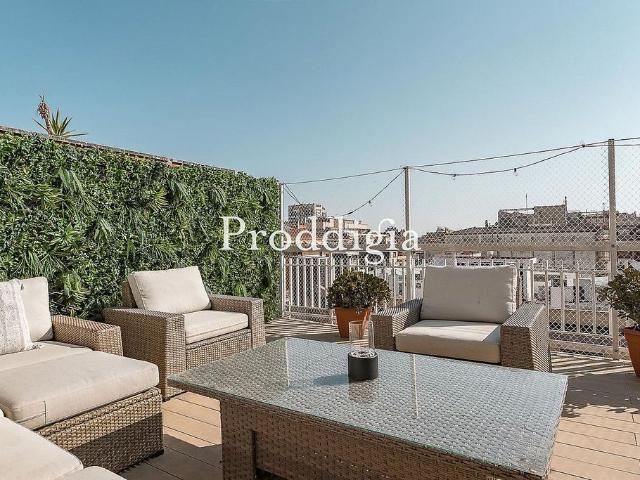 Ático en venta en calle De Sicília, Barcelona, de 75 m² 3 habitaciones por 750.000