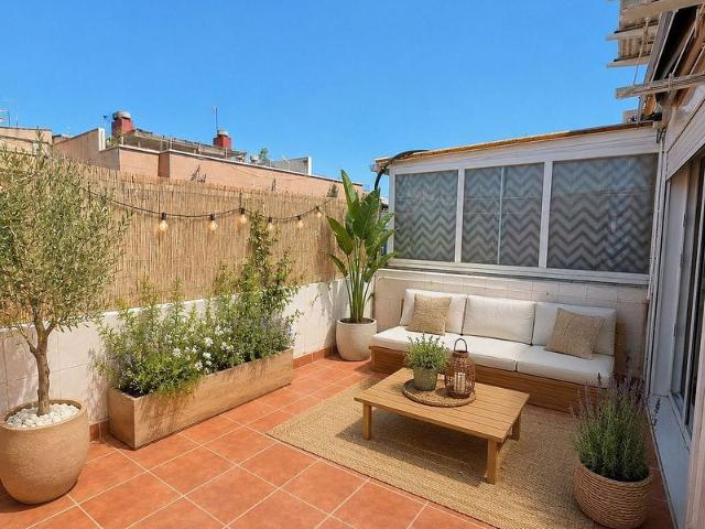 Ático en venta en calle De Sicília, Santa Coloma de Gramanet, de 50 m² 2 habitaciones por 199.900