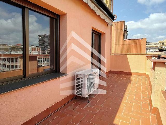 Ático en venta en calle Del Comandant Benítez, Barcelona, de 62 m² 2 habitaciones por 420.000