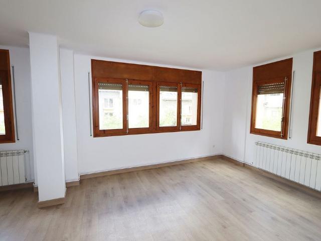 Ático en venta en calle Del Pou, Seu d´Urgell, la, de 109 m² 3 habitaciones por 298.000