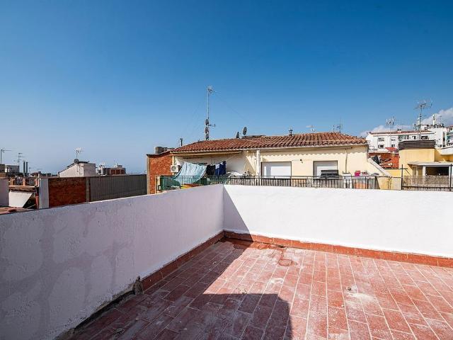Ático en venta en calle Del Rosselló, Mataró, de 55 m² 2 habitaciones por 150.000