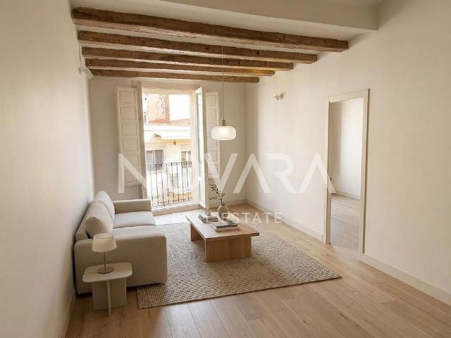 Ático en venta en calle Dels Tallers, Barcelona, de 64 m² 2 habitaciones por 445.000