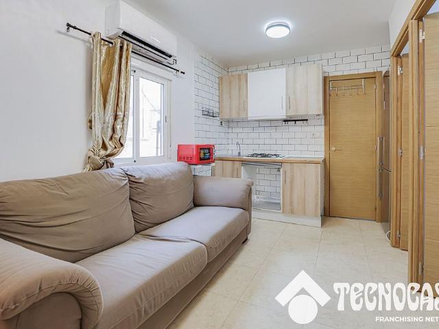 Ático en venta en calle D'isaac Albéniz, Badalona, de 34 m² 2 habitaciones por 150.000